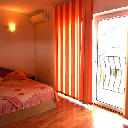 Vila Lucy Gæstehus 3*